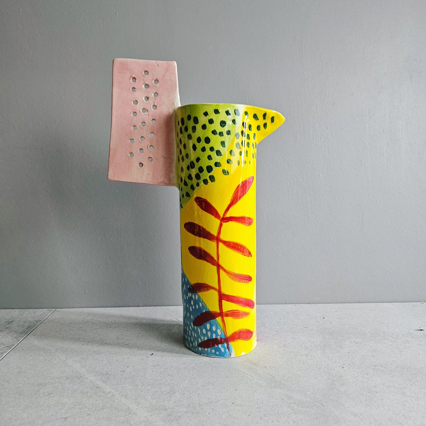 Brocca Natura in ceramica bianca smaltata a mano, esemplare singolo