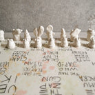 Scacchiera in ceramica ispirata ai romanzi di Philip K. Dick, fatta a mano