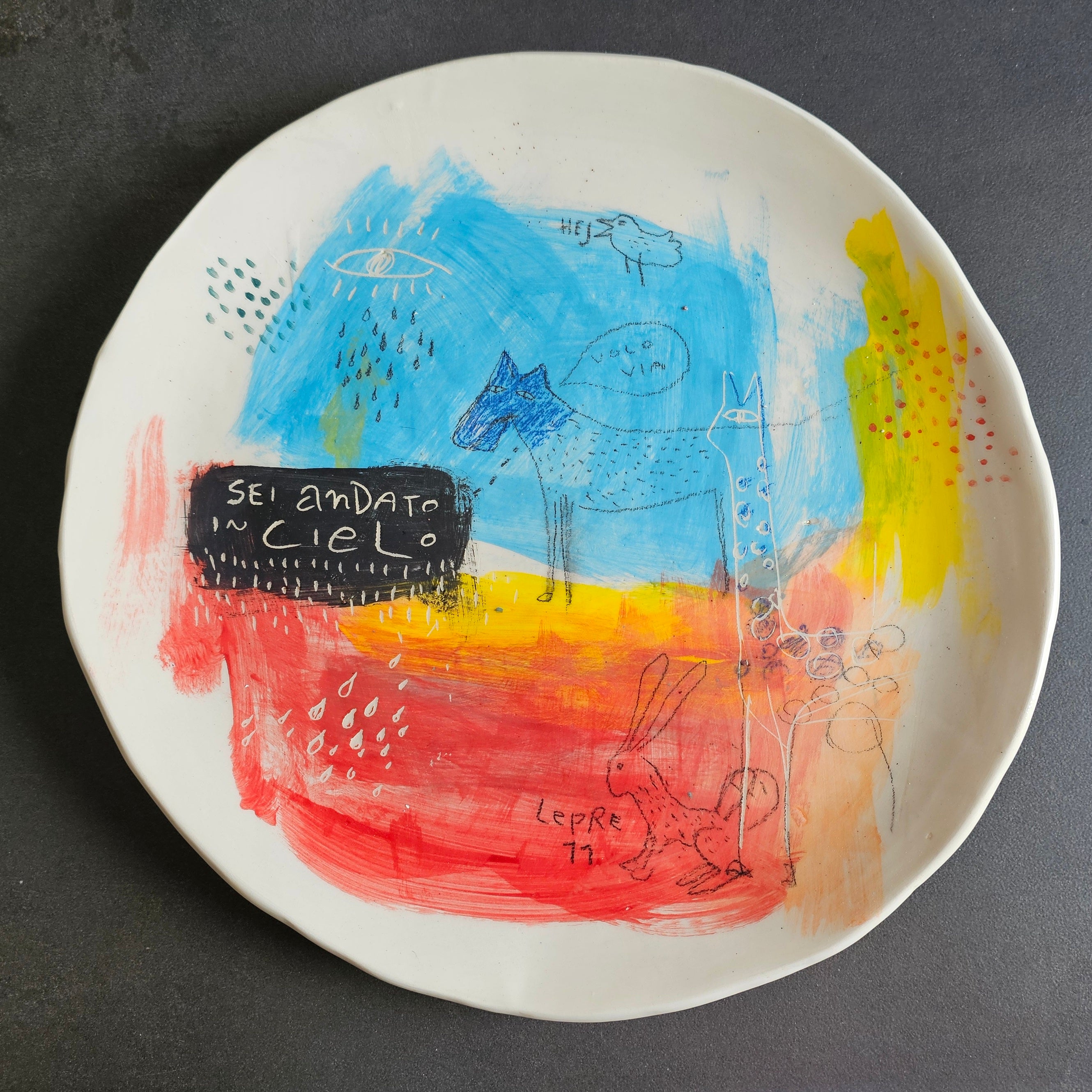 Piatto in ceramica da 30 cm dipinto a mano con un cavallino che va in cielo