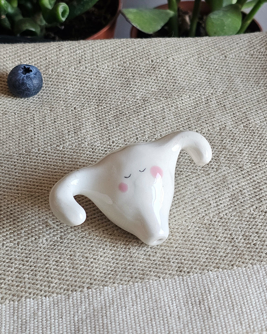 Utero in ceramica bianca con le tube, scultura fatta a mano a Mirandola