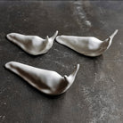 Tre lumache in ceramica bianca in fila — set Wasetti